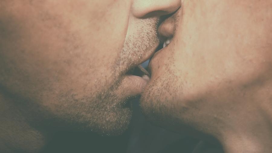 Casais homossexuais contam suas descobertas com o sexo tântrico