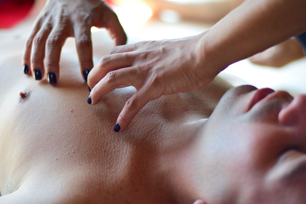 Expandir e Intensificar a Sensação Orgástica é o que propõe a Massagem Tântrica