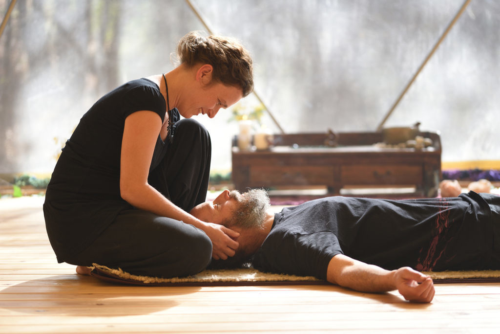 Massagem tântrica para casal: como é, quais os benefícios?