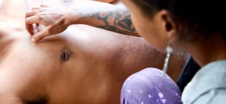 Massagem tântrica é sexo? Conheça o método e seus benefícios